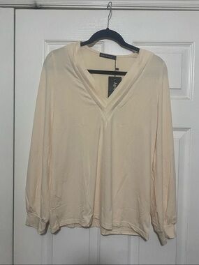 Agnes Urban Soft Cream V-Neck Long Sleeve Blouse